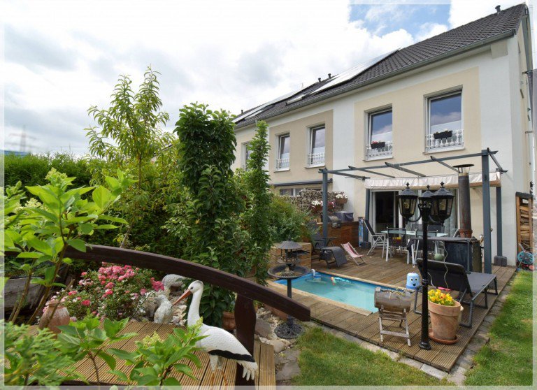 Terrasse (4) Ratingen Reiheneckhaus Modernes Reihenendhaus: 141 qm + 5 Zimmer + 2 B�der + G�ste-WC + gro�er Garten **SP & Garage** in Lintorf