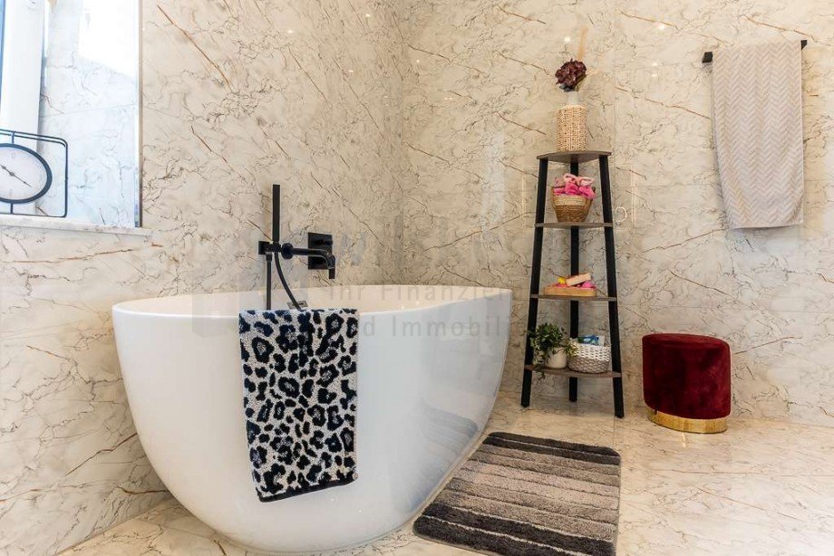 OG_Masterbad m Fenster (1) Reihenmittelhaus Oberhausen