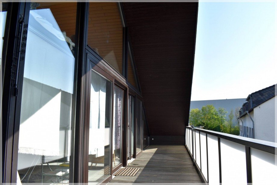Fl�chiger S�d-Ost-Balkon Dachgeschosswohnung Ratingen