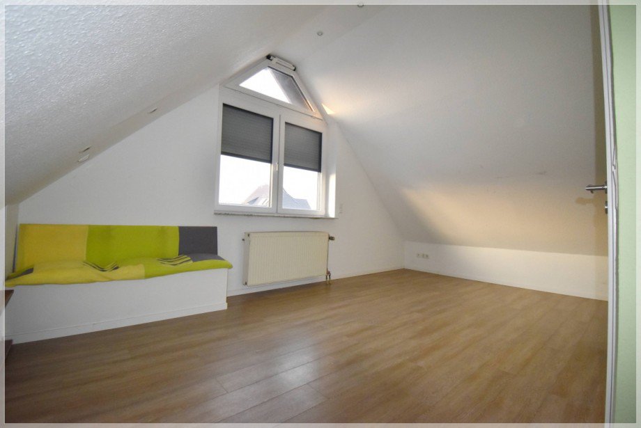 Spitzboden Zimmer.JPG Doppelhaush�lfte Ratingen