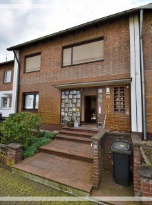 Hauptbild Vorderseite Reihenhausperle mit S�dgrundst�ck am Zentrum von Lintorf