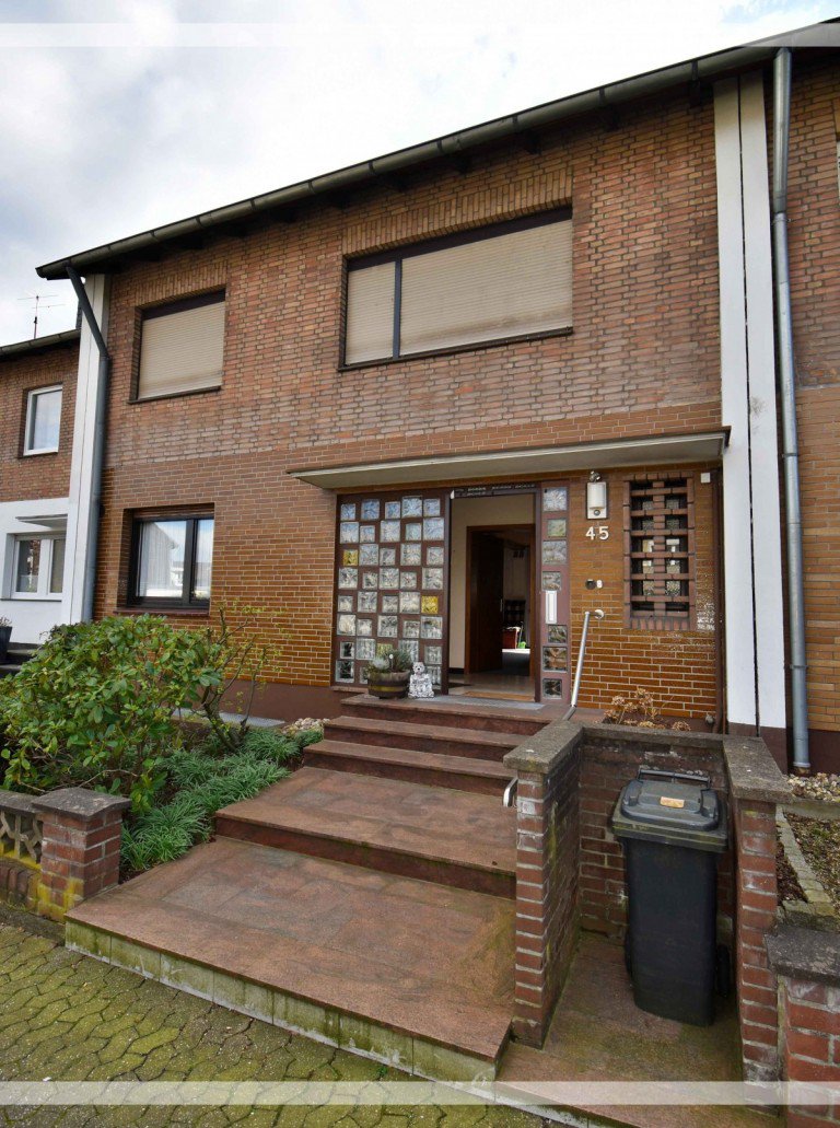 Hauptbild Vorderseite Ratingen Reihenmittelhaus Reihenhausperle mit S�dgrundst�ck am Zentrum von Lintorf