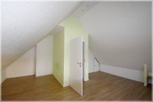 Spitzboden Zimmer (1).JPG Eine runde Sache - DHH im Ortskern!