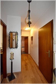 Diele Vom Haus in die Wohnung: 2-Zi.-ETW f�r jedes Alter + Garage + zentral in Lintorf