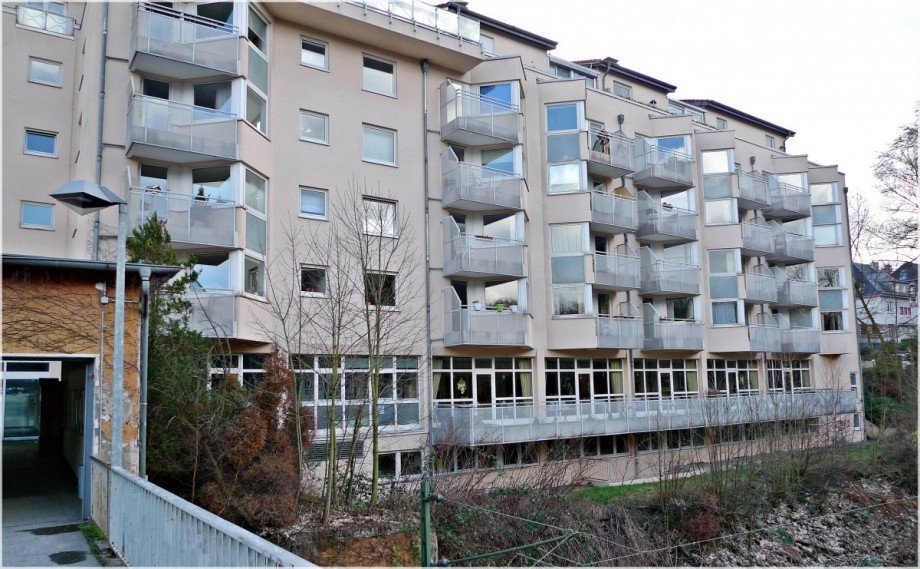 hintere Fassade mit S-Bahnzugang Renditeobjekt Essen