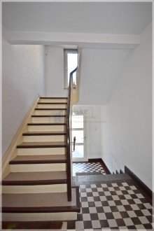 Treppenhaus(1) Top-sanierte Erdgeschosswohnung in ruhiger und zentraler Lage von Derendorf