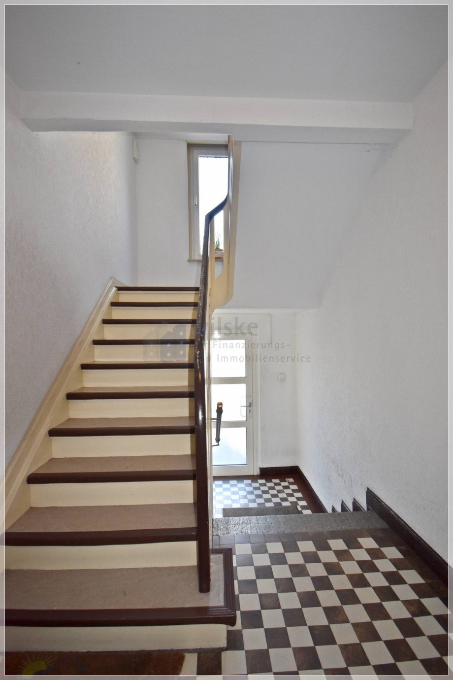 Treppenhaus(1) Erdgeschosswohnung D�sseldorf
