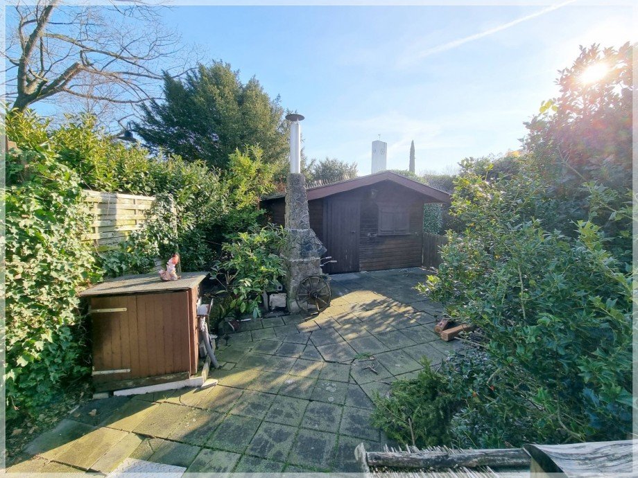 Gartenlaube mit Grillplatz Zweifamilienhaus Ratingen