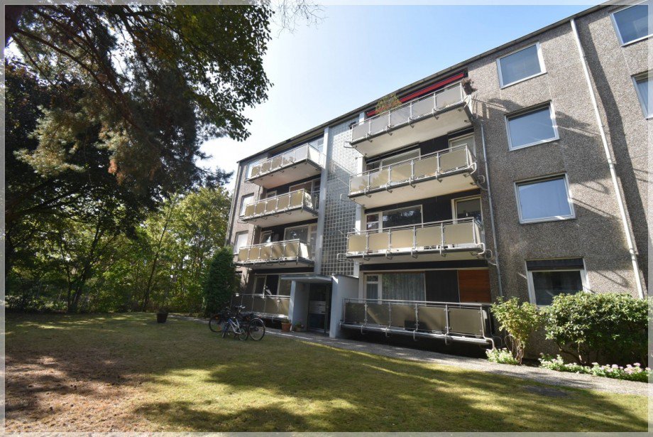 Vordeseite und Au�enanlage Etagenwohnung D�sseldorf