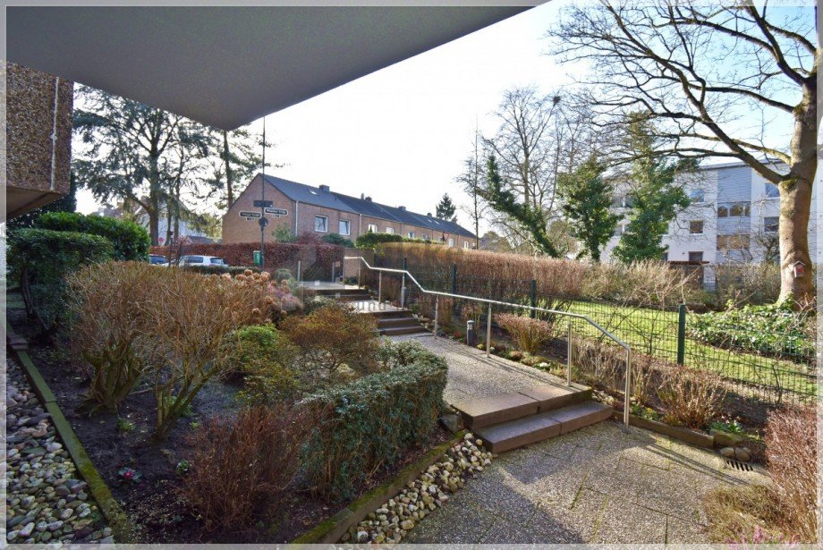 Weg zum Haus Terrassenwohnung D�sseldorf