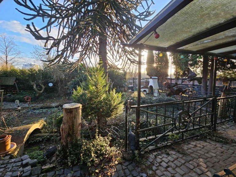 Garten Terrasse (1)_opt Ratingen Mehrfamilienhaus PREISTIPP Zweifamilienfertighaus am Feldrand freistehend (Ratingen-West/Tiefenbroich)