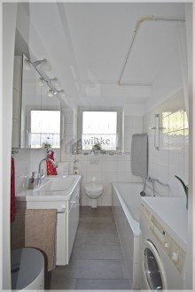 Badezimmer Wanne+Fenster Frischrenovierte Terrassenwohnung in Souterrainlage - f�r jedes Alter geeignet