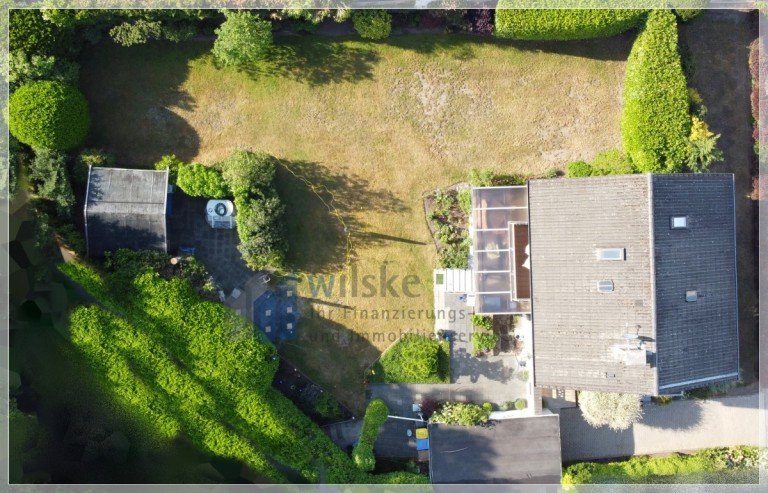 Vogelperspektive Aufsicht_ed Ratingen Zweifamilienhaus Ihre CHANCE mitten in LINTORF auf ein gro�es Grundst�ck! Sanierung oder Neubau? EFH/DHH/MFH?...