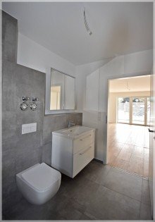 Bad vorne (2) Penthouse Erstbezug Barrierefrei herrliche Dachterrasse ruhige Lage